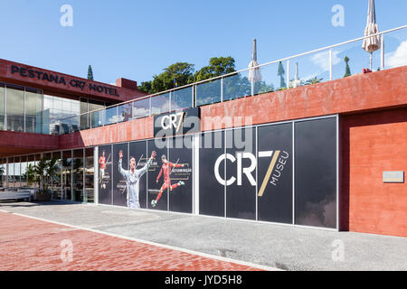 L'hôtel Pestana Christiano Ronaldo CR et musée est représenté sur le front de mer de Funchal sur l'île portugaise de Madère.. Banque D'Images