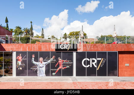 L'hôtel Pestana Christiano Ronaldo CR et musée est représenté sur le front de mer de Funchal sur l'île portugaise de Madère.. Banque D'Images