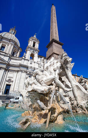 Fontaine des Quatre Fleuves sur la piazza Navona, Rome, Italie Banque D'Images