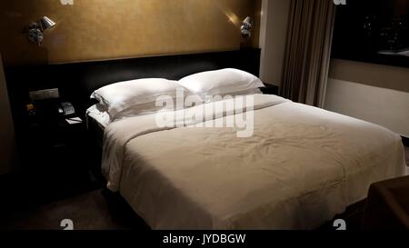 Belle chambre d'hôtel dans un lieu haut de gamme Banque D'Images