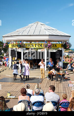 Morris Dancers at Kent folk festival, UK Banque D'Images