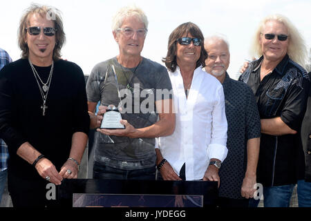 Dave Amato, Kevin Cronin, Bryan Hitt, Neal Doughty et Bruce Hall assister à REO Speedwagon reçoit RIAA Diamond Award pour 'Hi' infidélité à Sony Music le 17 août 2017 dans la ville de New York. Banque D'Images