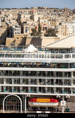 Bateau de croisière dans le port de La Valette, Malte, vieille ville, Grand Harbour, esprit norvégien, Banque D'Images