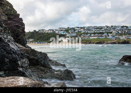 Polzeath, North Cornwall, UK vu depuis le côté ouest de la plage Banque D'Images