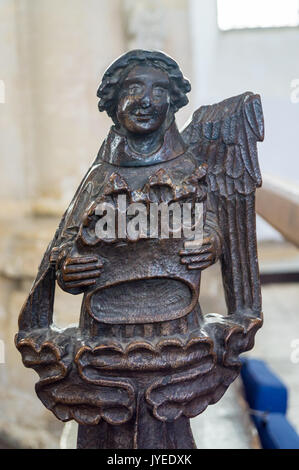 St Michel, Cité Médiévale pew en bois sculpté, fin d'intérieur de l'église Holy Trinity, Blythburgh, Suffolk, Angleterre Banque D'Images