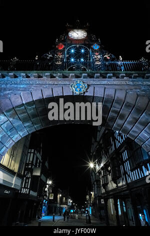 Réveil et pont à Chester dans la nuit Banque D'Images