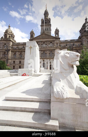 War Memorial et Glasgow City Chambers à George Square Banque D'Images