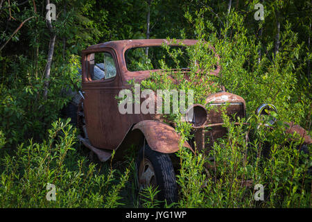 Vieille voiture rouillée, Oldtimer, Ford, Seward, péninsule de Kenai, Alaska, USA Banque D'Images