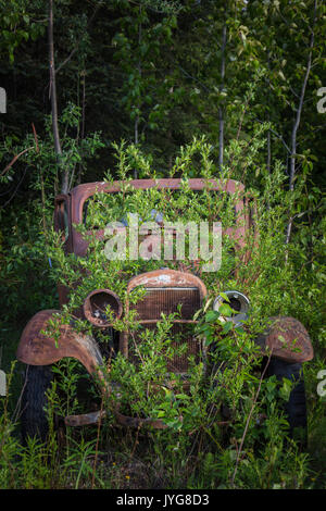 Vieille voiture rouillée, Oldtimer, Ford, Seward, péninsule de Kenai, Alaska, USA Banque D'Images