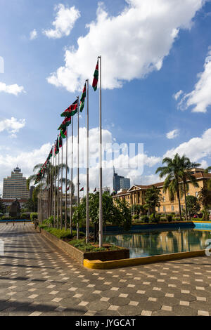 Dubai International Convention Center square avec drapeaux du Kenya, Nairobi, Kenya Banque D'Images