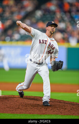 16 août 2017 : Astros de Houston lanceur droitier Luke Gregerson (44) pendant un match entre les Astros de Houston et l'Arizona Diamondbacks au Minute Maid Park de Houston, TX. Chris Brown/CSM Banque D'Images