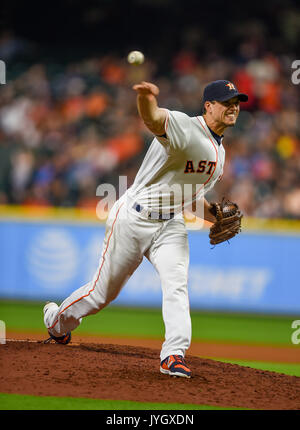 16 août 2017 : le lanceur partant des Houston Astros Charlie Morton (50) pendant un match entre les Astros de Houston et l'Arizona Diamondbacks au Minute Maid Park de Houston, TX. Chris Brown/CSM Banque D'Images