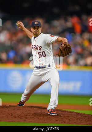 16 août 2017 : le lanceur partant des Houston Astros Charlie Morton (50) pendant un match entre les Astros de Houston et l'Arizona Diamondbacks au Minute Maid Park de Houston, TX. Chris Brown/CSM Banque D'Images