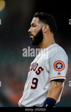 16 août 2017 : l'arrêt-court des Houston Astros Marwin Gonzalez (9) pendant un match entre les Astros de Houston et l'Arizona Diamondbacks au Minute Maid Park de Houston, TX. Chris Brown/CSM Banque D'Images