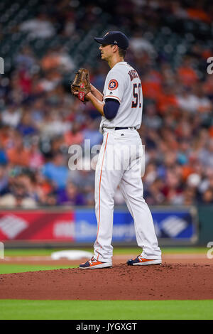 16 août 2017 : le lanceur partant des Houston Astros Charlie Morton (50) pendant un match entre les Astros de Houston et l'Arizona Diamondbacks au Minute Maid Park de Houston, TX. Chris Brown/CSM Banque D'Images