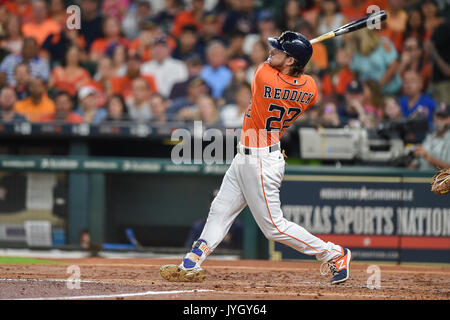 18 août 2017 : le voltigeur des Houston Astros Josh Reddick (22) au bâton en Ligue Majeure de Baseball pendant un match entre les Astros de Houston et les Athletics d'Oakland au Minute Maid Park de Houston, TX. Chris Brown/CSM Banque D'Images