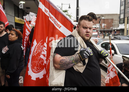 Boston, Massachusetts, USA. Août 19, 2017. Des milliers de contre-manifestants se sont réunis autour de Reggie Lewis Center pour se préparer à la liberté d'expression 'Rally' mars à Boston Common à Boston. Credit : Allez Nakamura/ZUMA/Alamy Fil Live News Banque D'Images