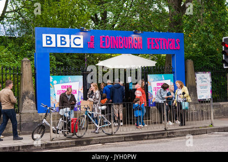 Edinburgh, Royaume-Uni. 18 août, 2017. L'Edinburgh Fringe Août 2017, l'affluence des visiteurs. Crédit : David Ridley/Alamy Live News Banque D'Images