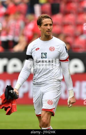 Mainz, Allemagne. Août 19, 2017. Torwart René ADLER (FSV Mainz), Einzelbild angeschnittenes, Aktion, Einzelmotiv, Halbfigur, halbe figure. Fussball 1. Bundesliga, 1. Spieltag, Spieltag01, 1.FSV FSV Mainz 05 (MZ) -Hanovre 96 (H) 0-1, am 19.08.2017 in Mainz/Deutschland, O P E L A R E N A. | Verwendung weltweit Credit : dpa/Alamy Live News Banque D'Images