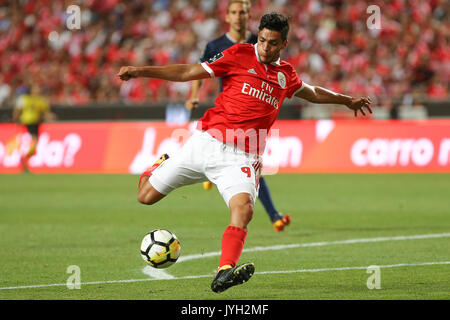 Lisbonne, Portugal. Août 19, 2017. L'avant du Benfica Raul Jimenez du Mexique au cours de la Premier League 2017/18 correspondance entre SL Benfica v CF Belenenses, au stade de la Luz à Lisbonne le 19 août 2017. Crédit : Bruno Barros/Alamy Live News Banque D'Images