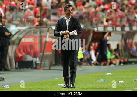 Lisbonne, Portugal. Août 19, 2017. L'entraîneur-chef du Benfica Rui Vitoria du Portugal au cours de la Premier League 2017/18 correspondance entre SL Benfica v CF Belenenses, au stade de la Luz à Lisbonne le 19 août 2017. Crédit : Bruno Barros/Alamy Live News Banque D'Images