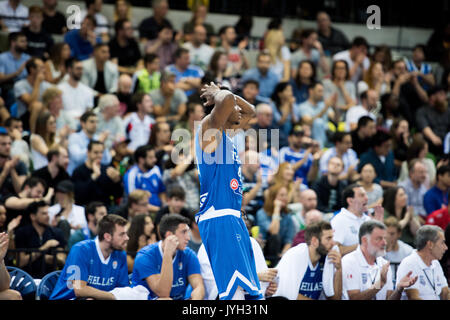 Londres, Royaume-Uni. Août 19, 2017. Go Les hommes contre la Grèce à Copper Box Arena. Banc de la Grèce regarder d'un coup franc. Credit : pmgimaging/Alamy Live News Banque D'Images