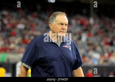 Houston, Texas, USA. Août 19, 2017. New England Patriots Head coach Bill Belichick avant un match pré-saison de la NFL entre les Houston Texans et les New England Patriots à NRG Stadium à Houston, TX, le 19 août 2017. Crédit : Erik Williams/ZUMA/Alamy Fil Live News Banque D'Images