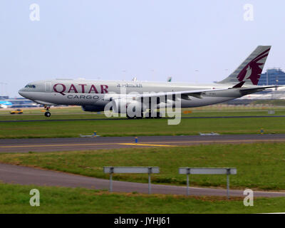 A7 AFZ Qatar Airways Airbus A330 Cargo 243F cn 1406 pic1 Banque D'Images