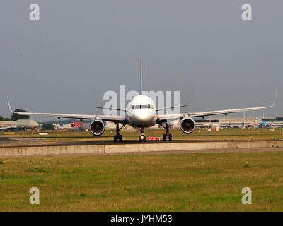 4X BAW israélienne Arkia Airlines Boeing 757 3E7(WL) cn 30179, roulage 22juillet2013 pic 001 Banque D'Images