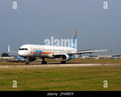 4X BAW israélienne Arkia Airlines Boeing 757 3E7(WL) cn 30179, roulage 22juillet2013 003 pic Banque D'Images