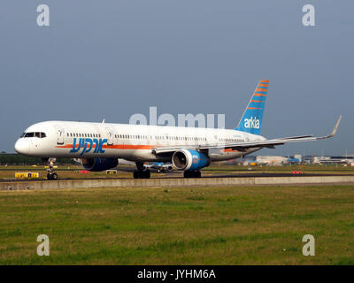 4X BAW israélienne Arkia Airlines Boeing 757 3E7(WL) cn 30179, roulage 22juillet2013 004 pic Banque D'Images