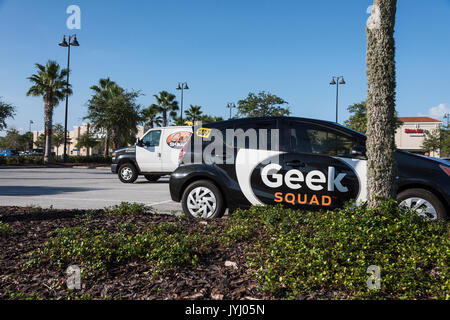 Les véhicules de la Geek Squad Best Buy à Lady Lake Floride USA Banque D'Images