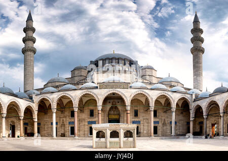 Cour intérieure de la mosquée Suleymaniye, Istanbul, Turquie Banque D'Images