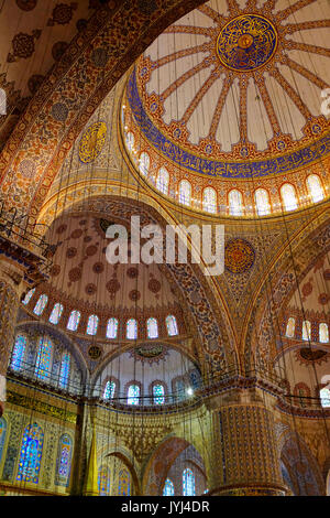 Intérieur de la Mosquée Sultan Ahmed, Istanbul, Turquie Banque D'Images