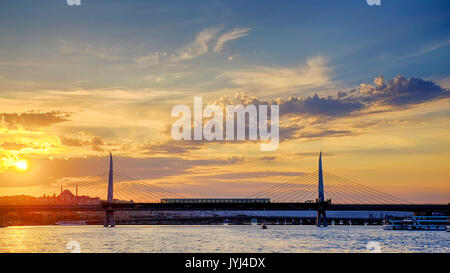 Métro Pont de Golden Horn, Istanbul, Turquie Banque D'Images