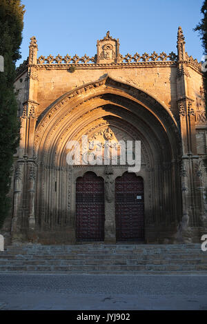 Coucher du soleil dans le quartier gothique de la porte de l'église de Saint Paul, Ubeda, Espagne, province de Jaén Banque D'Images