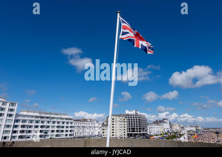 18 août 2017. Façade d'Eastbourne vu de haut de la tour d'Mertello avant le début de l'International Air Show, 21-07-2013 2017, Angleterre Banque D'Images