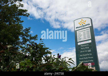 Enseigne à l'extérieur entrée de Morrisons store à Chingford, Londres. Banque D'Images