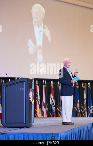 Des aviateurs de la Garde nationale aérienne assistent au Symposium sur le leadership des enrôlés au Camp Dawson, en Virginie-occidentale, un événement de trois jours axé sur le leadership, le perfectionnement professionnel et le mentorat pour les sous-officiers et les sous-officiers supérieurs. Banque D'Images