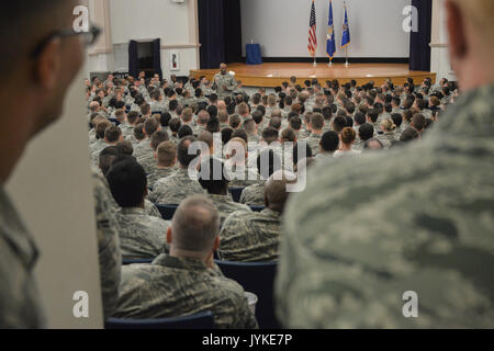 La direction de la Force aérienne rencontre les aviateurs de la 70e escadre de renseignement, de surveillance et de reconnaissance à Fort Meade, Maryland, discutant de la maîtrise de l'aviation, du professionnalisme et des initiatives de la force enrôlée. Banque D'Images