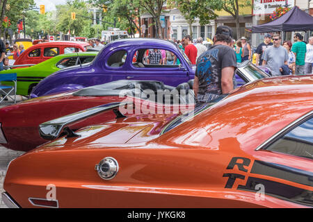 ORILLIA (ONTARIO) CANADA - Le 19 août 2017 : 19e centre-ville d'Orillia Classic Car Show. Une incroyable collection de plus de 400 voitures classiques. Banque D'Images