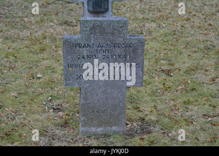2017 0228 GuentherZ11 Zentralfriedhof Wien Gruppe97 Soldatenfriedhof Wien (Zweiter Weltkrieg) (39) Banque D'Images