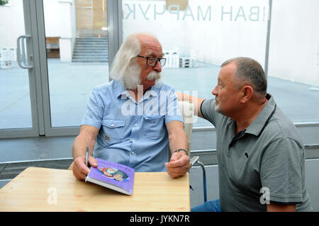 18 août, 2017. Kiev, Ukraine. Le célèbre peintre ukrainien Ivan Marchuk à ouvrir son exposition personnelle de peintures à Kiev. Banque D'Images