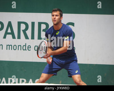 Le tournoi qualificatif Roland Garros 2017 55 fait référence à un match ou une série de matchs spécifiques organisés dans le cadre du processus de qualification pour l’Open de France. C'est un élément clé de la saison de tennis menant à l'événement majeur. Banque D'Images