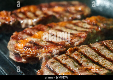 Ribeye Steak friture sur grill pan.beef viande Banque D'Images