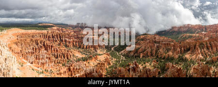 Paysage de hoodoos. inspiration point Bryce Canyon National Park, Garfield County, Utah, USA. Banque D'Images