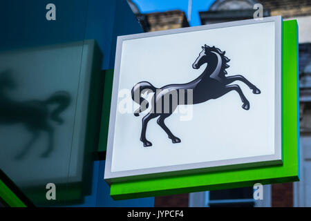 Logo de la banque Lloyds en dehors d'une succursale sur Oxford Street, Londres, Angleterre, Royaume-Uni Banque D'Images