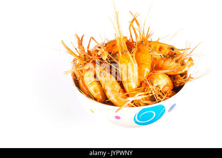 Quelques grosses crevettes géantes grillées au bol blanc Banque D'Images