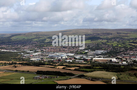 Vue aérienne de Bolton Reebok salon & Winter Hill, Lancashire, UK Banque D'Images