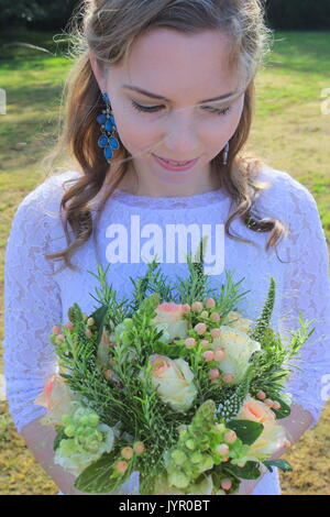 Mariée à fleurs à Banque D'Images